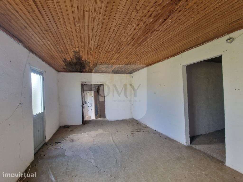 Moradia de Rés do Chão e Andar para Reconstruir - Grande imagem: 4/14