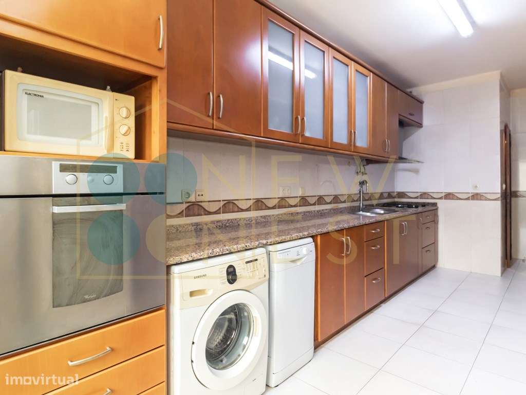Apartamento T3 com elevador e parqueamento, junto ao Hospital-16