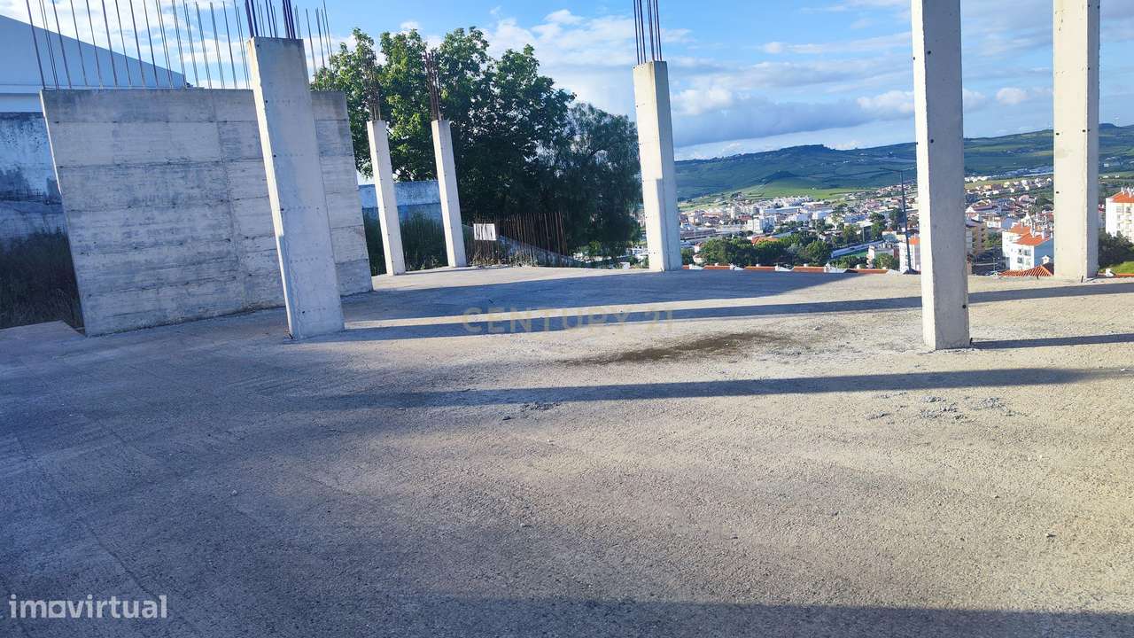 Terreno Exclusivo com Vista Panorâmica Permanente sobre Arruda dos Vin-13