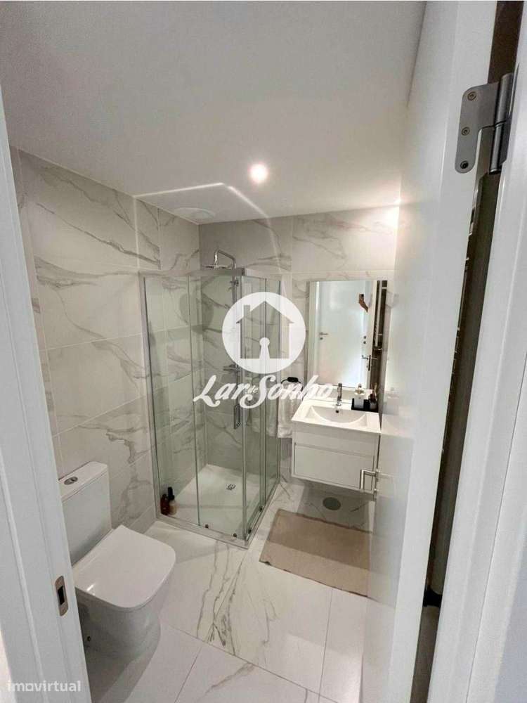 T2 praticamente Novo em Matosinhos-8