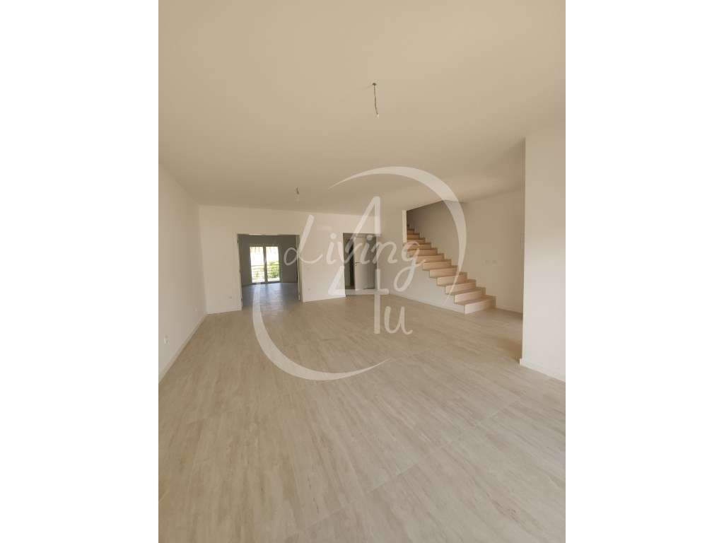 MORADIA T3 GEMINADA - SANTA CATARINA-5