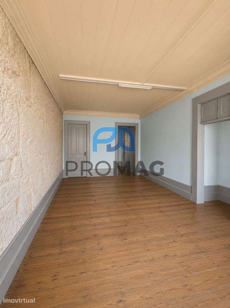 Prédio com Comércio - Baixa do Porto-23