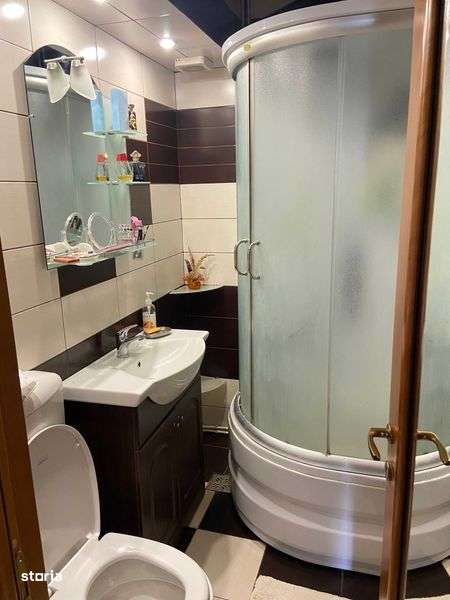 Apartament decomandat, 4 camere, zona Unic, etaj intermediar - Imagine principală: 5/8