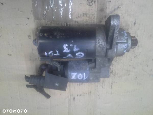 Volkswagen Golf V 1.9 TDi rozrusznik Bosch 0001123016 - 1