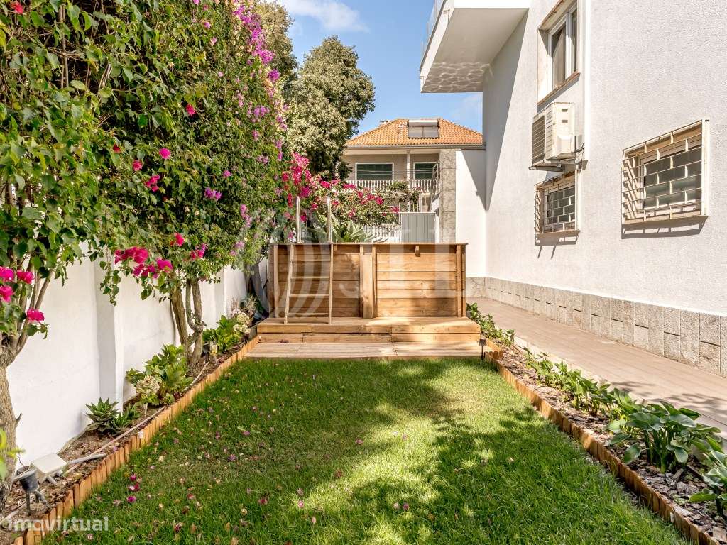 Moradia T4 com garagem e piscina, em Barcarena, Oeiras-25