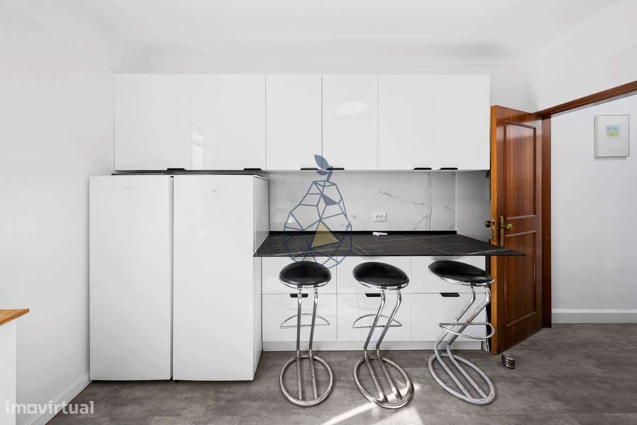Apartamento Duplex T3 mobilado,  3 casa de banho ,Terraço, Vista Mar A-7