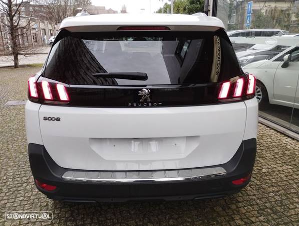 Peugeot 5008 1.2 PureTech Allure Pack EAT8 - 26