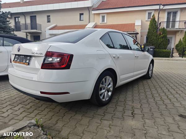 Skoda Octavia 2.0 TDI DSG Style - 7