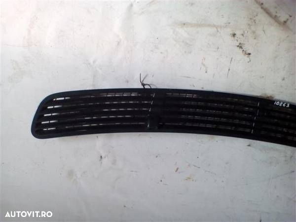 Grila pe capota cu stropitor Mercedes CLS An 2002-2007 cod 211880005 - 3