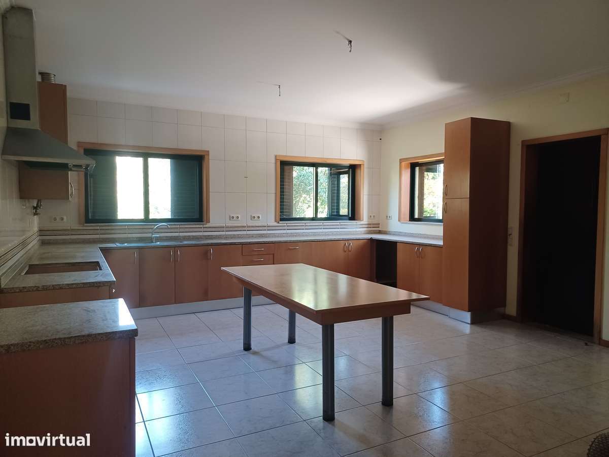 Mor.INDIVIDUAL  2300m2 de terreno + artigo urbano (Tipo T0)  em Lago-27