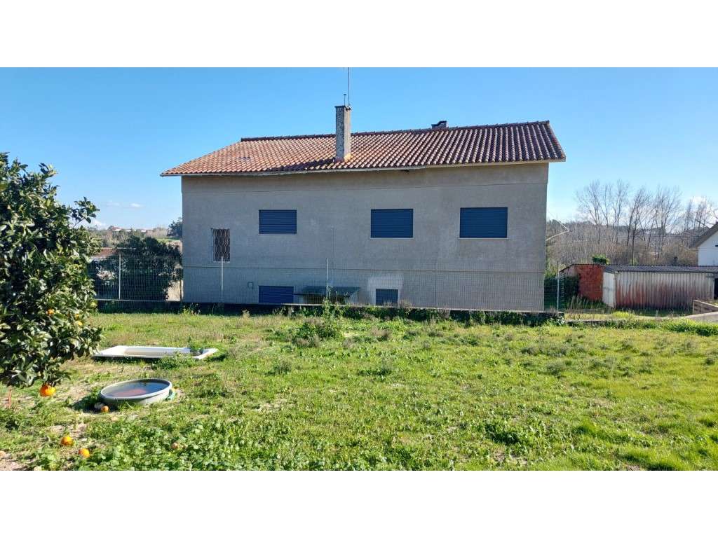 Moradia T3+3 individual no Lameiro - Carvide-37