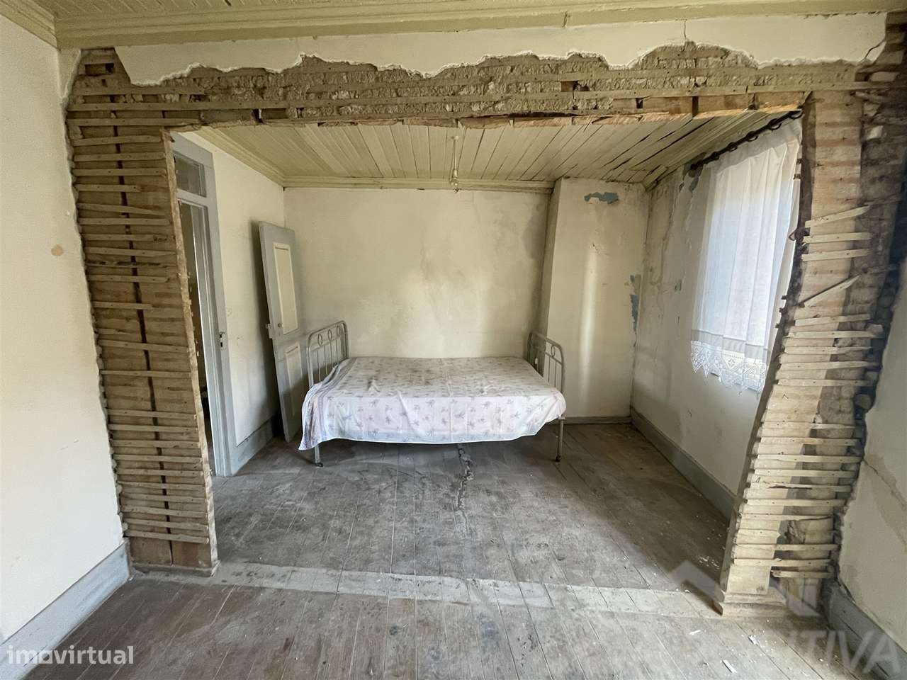 Moradia para Restaurar T3 Venda em Arcozelo,Gouveia-19