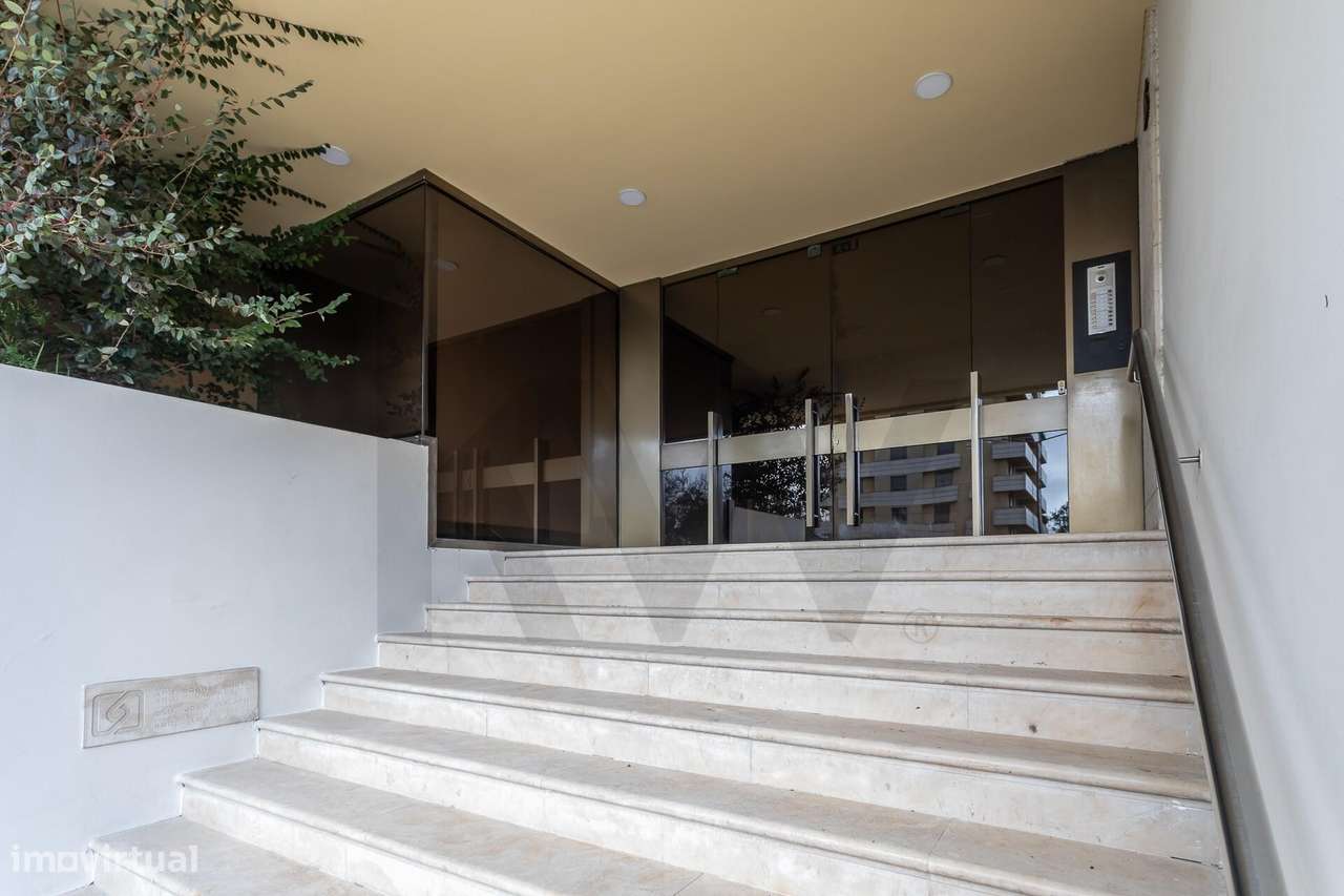 T3 + 2 com Garagem, Varanda e Elevador | Quinta das Laranjeiras | São - Grande imagem: 2/43