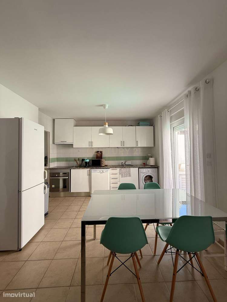 Magnifica T3 com Piscina no Corval-27