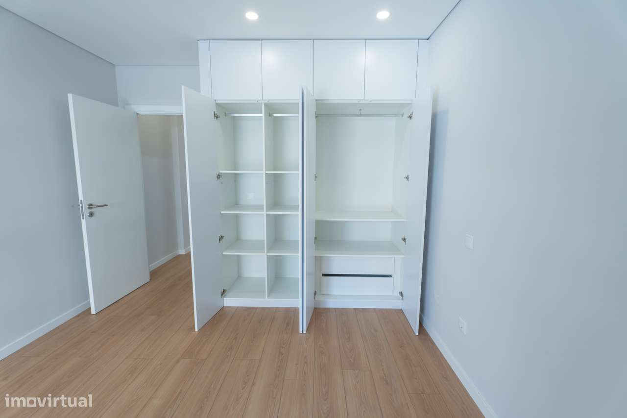 Apartamento T2 Renovado no Centro de Estarreja-13