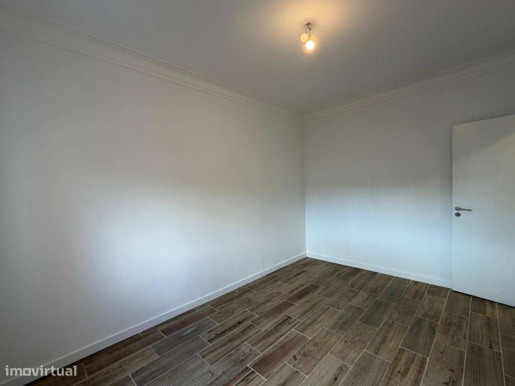 Apartamento T2, Renovado, junto a Vila Chã/Amadora: Oportunidade Ún...-18