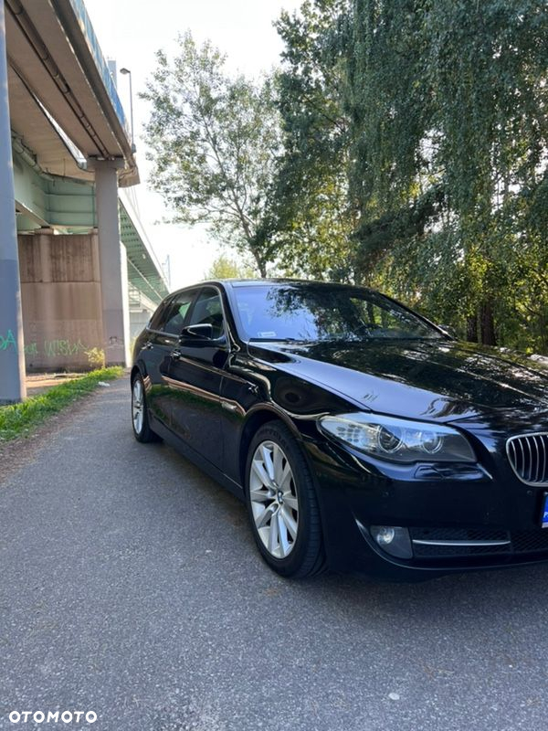 BMW Seria 5 525d Touring - 8