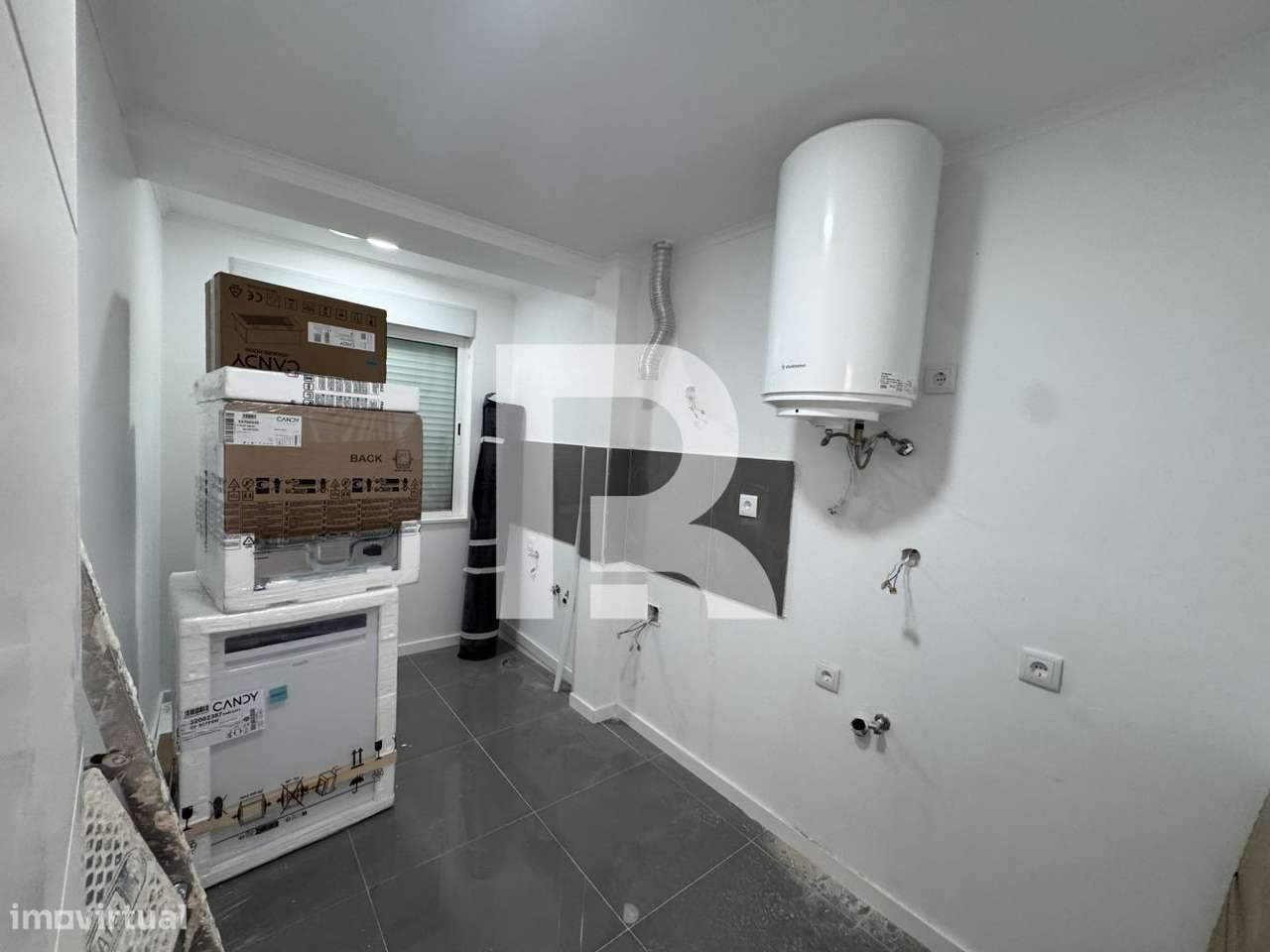 Apartamento T2 remodelado na Amadora - Grande imagem: 2/13