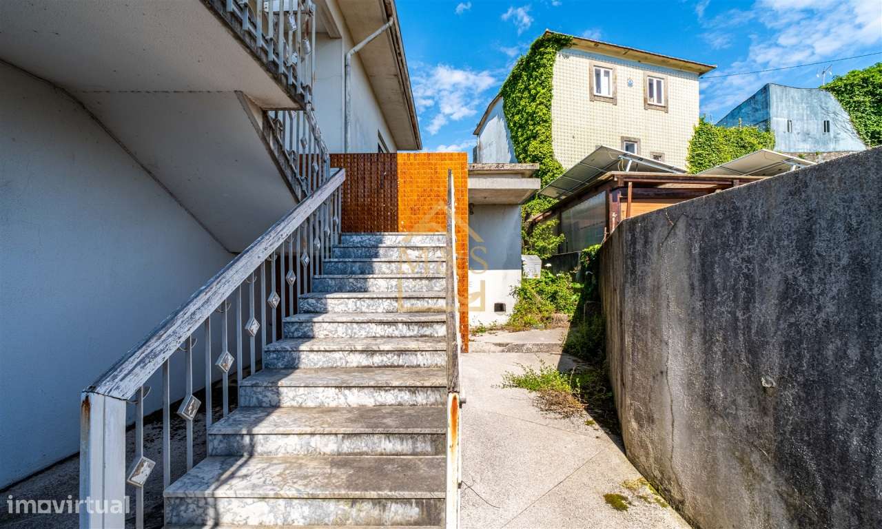 Moradia com comercio| Terreno 2900m2 |  Praia - Lavra-33