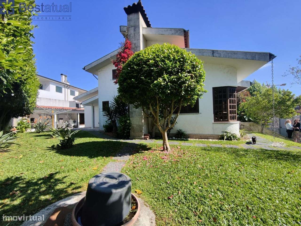 Moradia T4  C/Sótão + 1 Habitação T 3 - J/MC Donalds-4