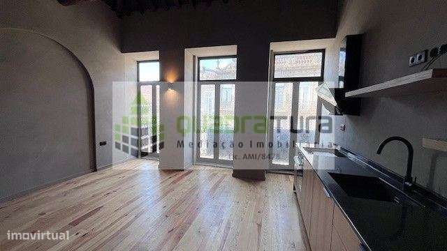 ESTÚDIO | C/ Varanda e Arrecadação | BONFIM-0