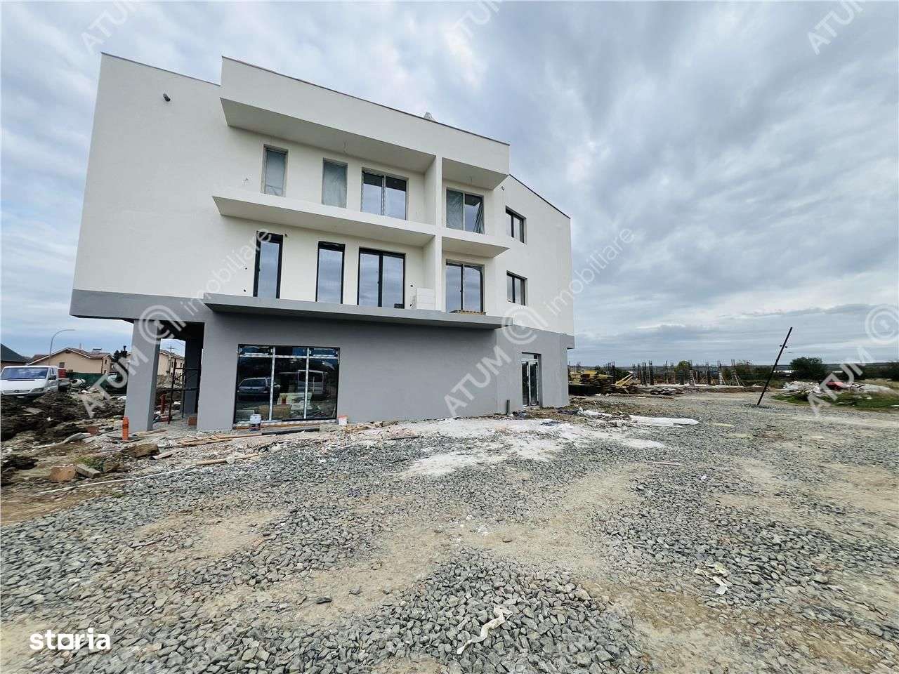 Apartament cu 3 camere si balcon etaj 1 in Selimbar zona Triajului - Imagine principală: 2/12