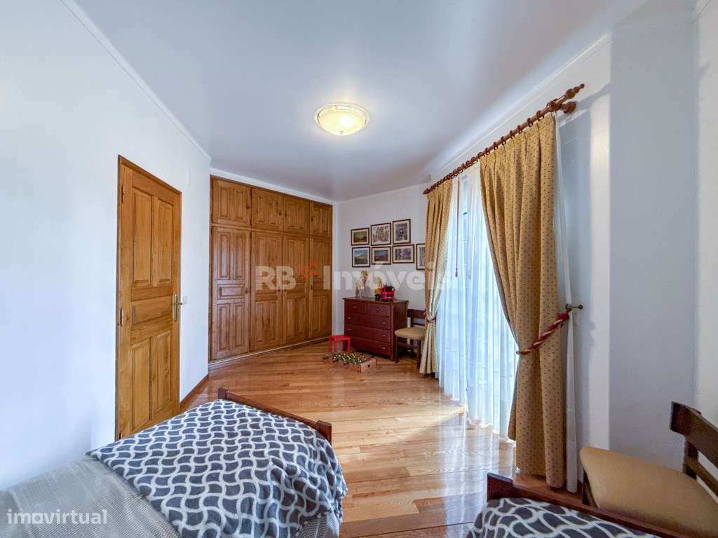 Moradia T4 c/ Tertúlia, Garagem e Jardim, no Entroncamento - Grande imagem: 5/60