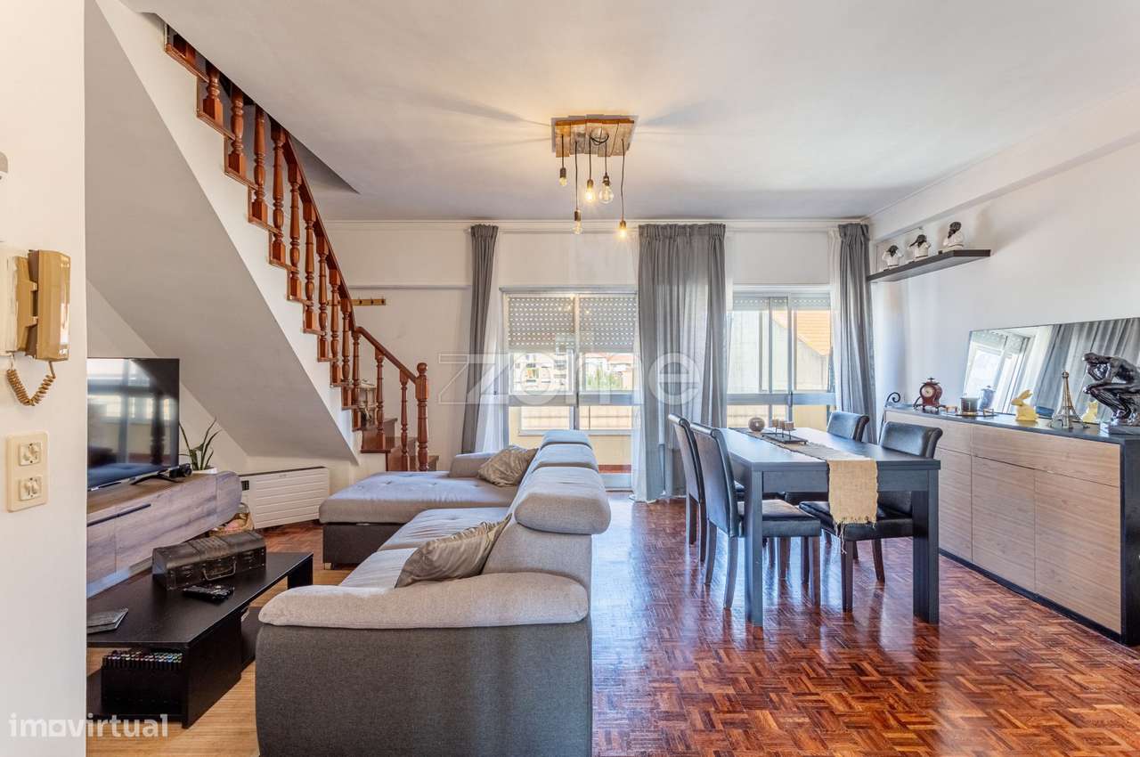 Apartamento T3 Duplex em Vialonga - Grande imagem: 2/28