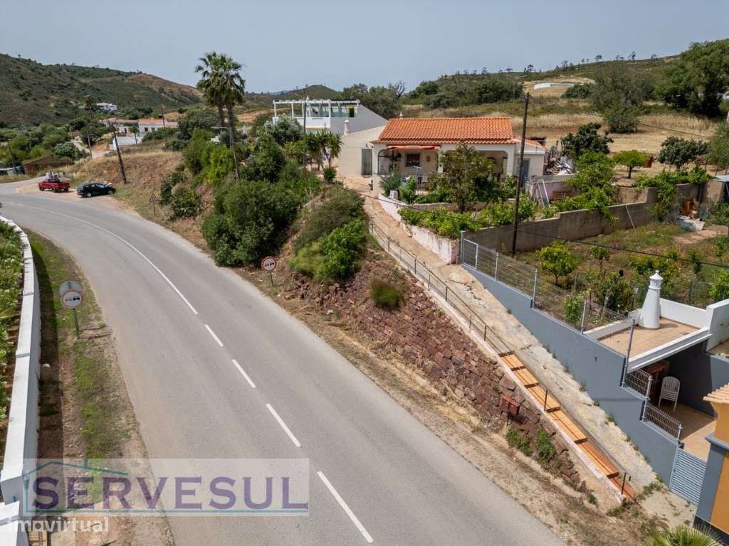 Charmosa moradia de 2 quartos de 121 m², inserida num terreno com 2...-52