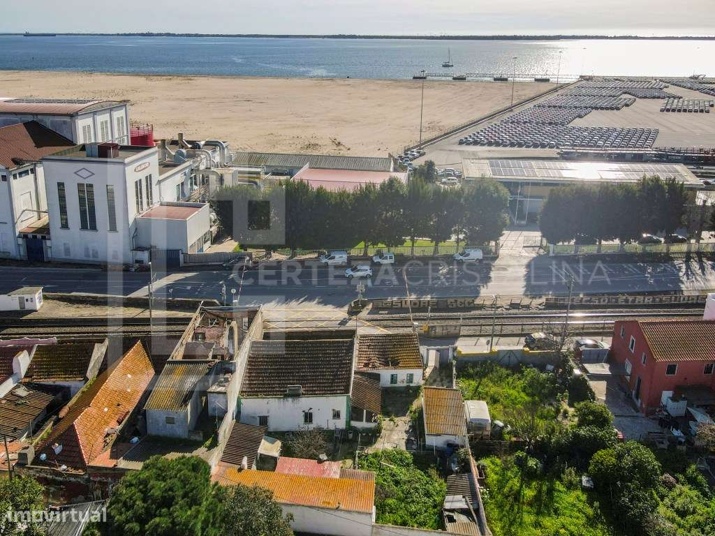 Casa com anexos e garagem - Potencial de investimento-5
