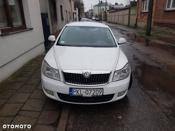 Skoda Octavia 1.6 Ambiente - 3