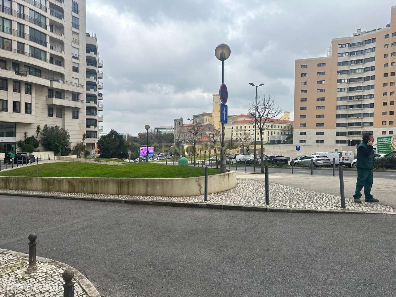 Parqueamento em zona prime de Lisboa ( Campolide )-0