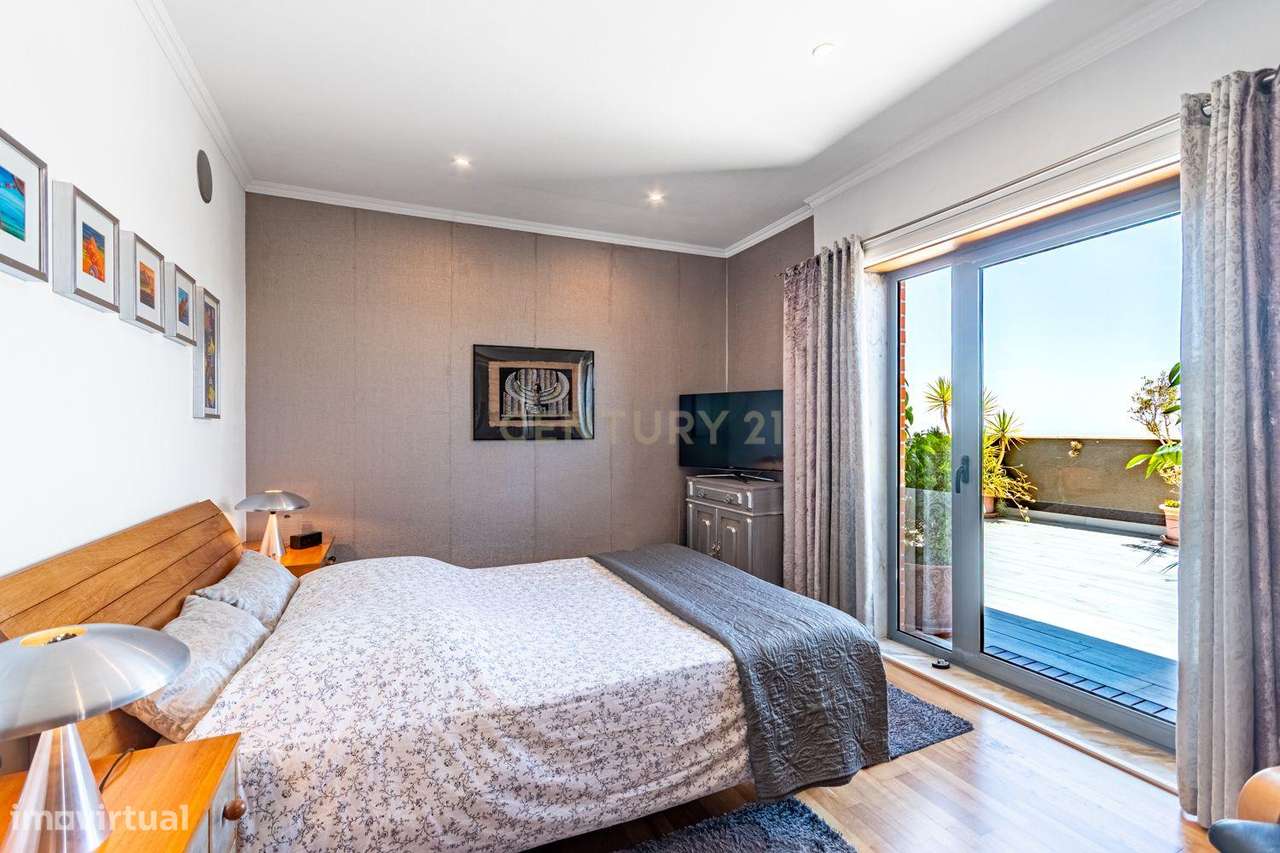 Apartamento Único T2 de 82m2 com Terraço de 75m2 em Porto Salvo-14