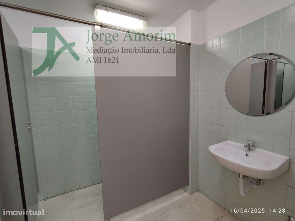 Armazém industrial com 1400 m2. Frente para A.E - A43 Porto - Gondo...-20