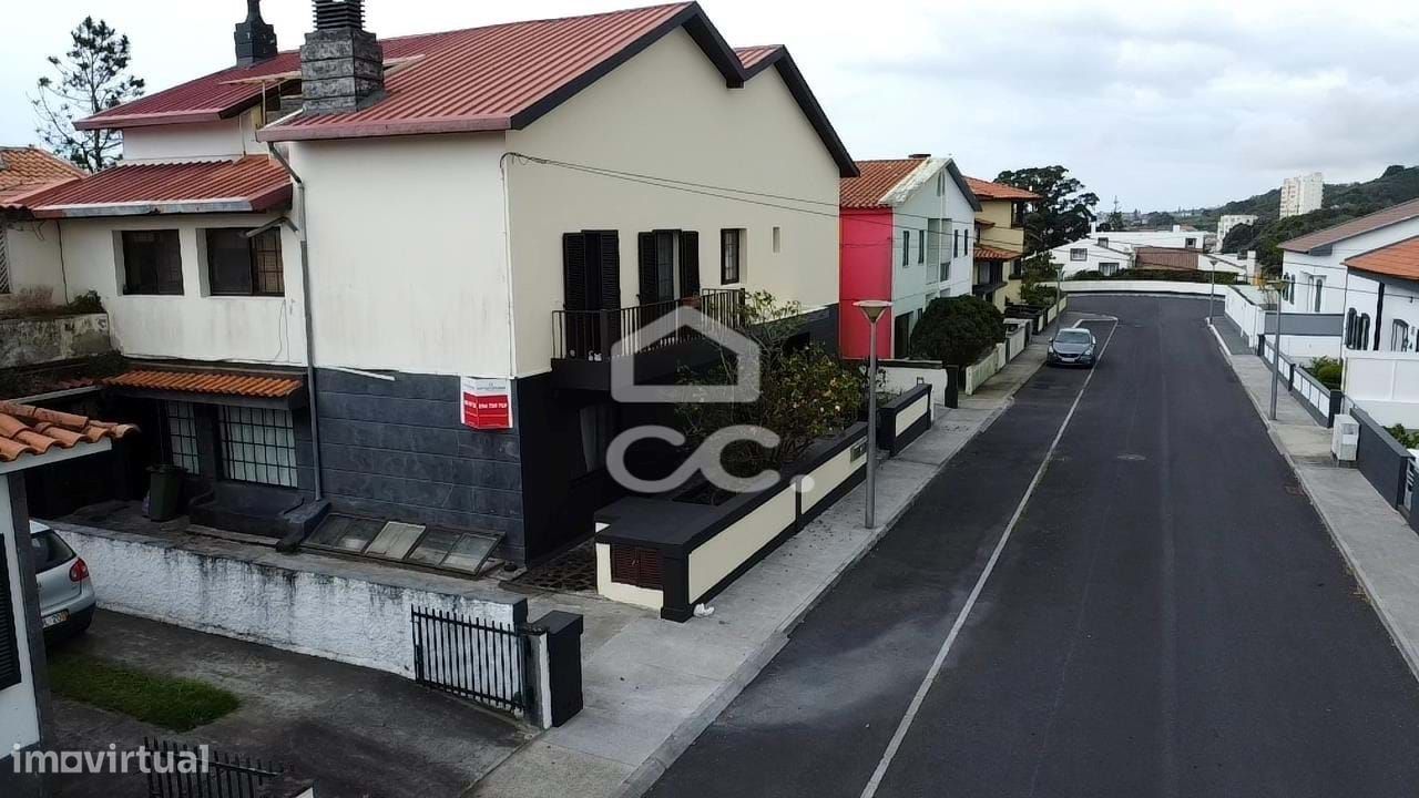 Apartamento com 4 Quartos - Rosto do Cão (Livramento) - Ponta Delgada