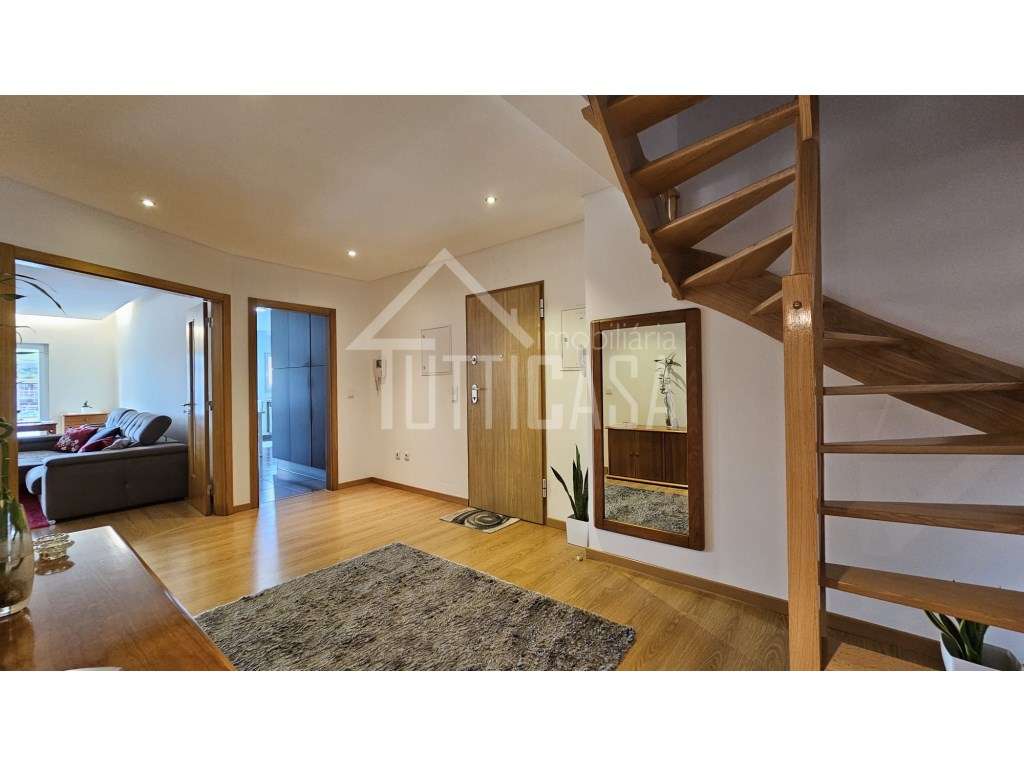Apartamento estilo duplex T2+1 na Malveira-19