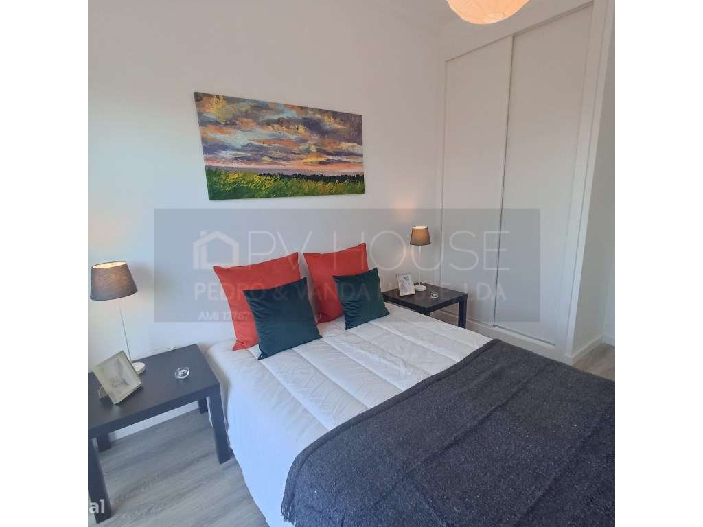 Apartamento T2 Benfica Rua Drº João de Barros nº25 r/c dt-9