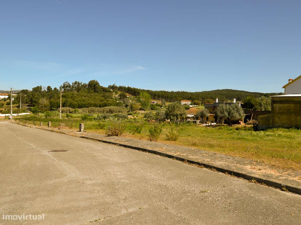 Terreno destinado à construção de Moradia - Grande imagem: 5/10