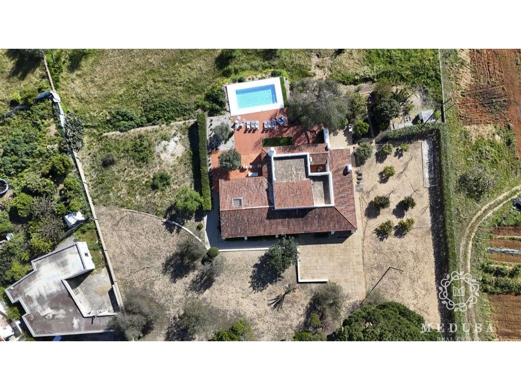 Moradia Térrea T5 com Piscina - Arquitetura Intemporal no Algarve-22