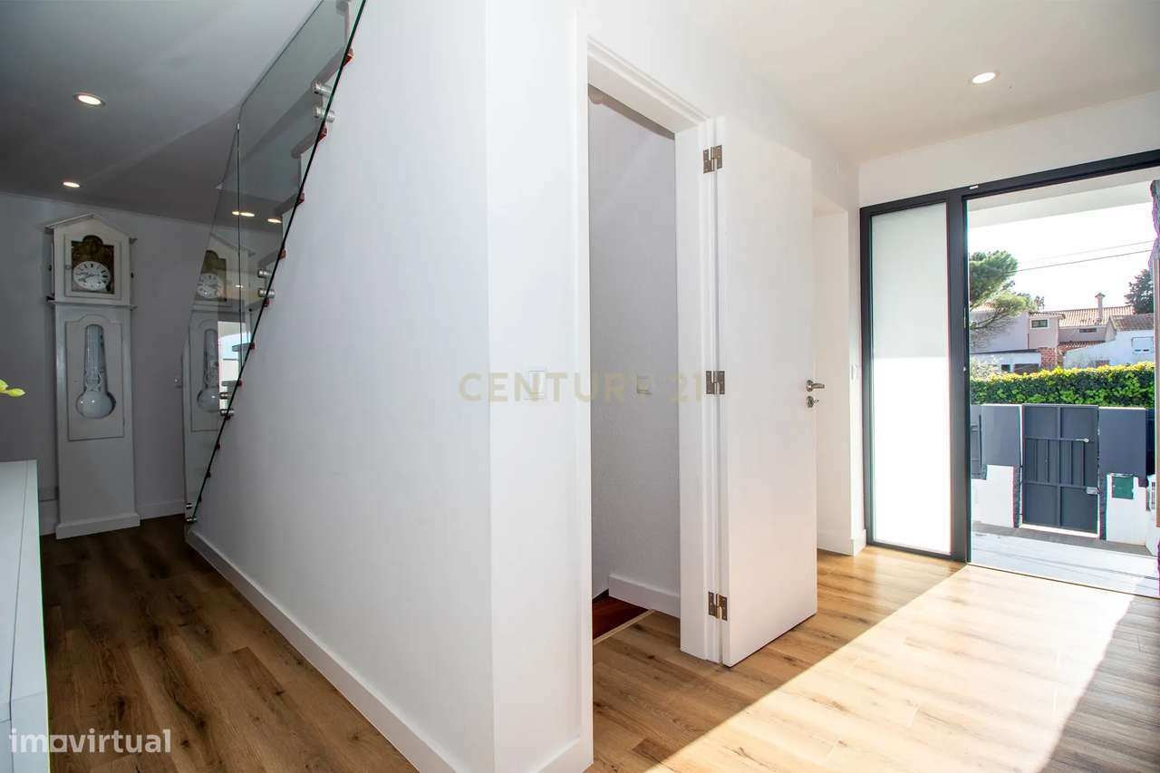 Vivendo o Sonho: Luxuosa Moradia T5 em Albarraque com Espaço de Lazer-18