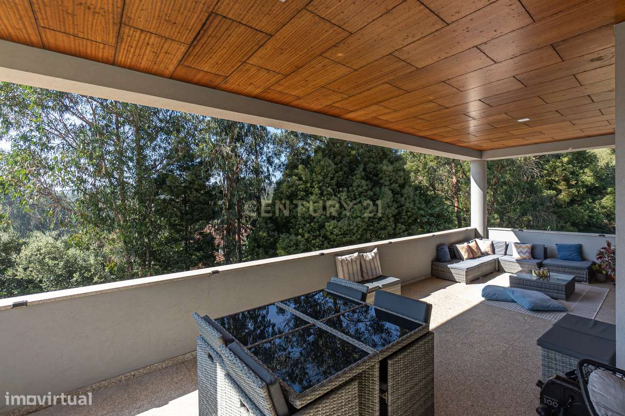 Fantástica moradia T4 de Luxo com piscina em Valongo-32