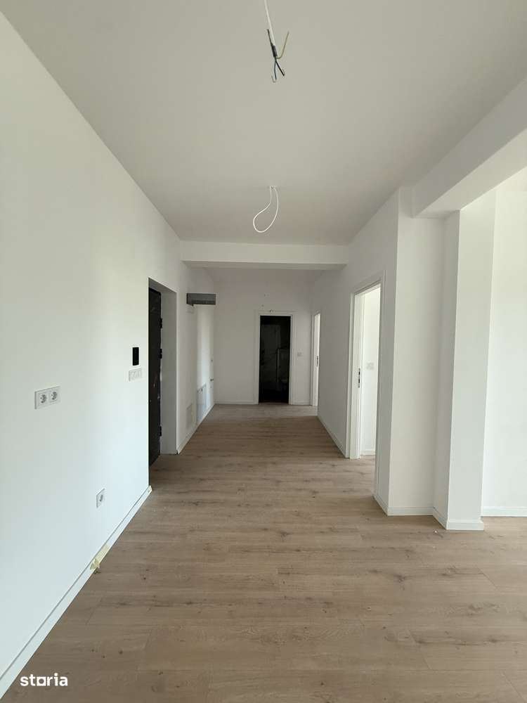 Apartament 3 camere , terasa generoasa și parcare subterană-0