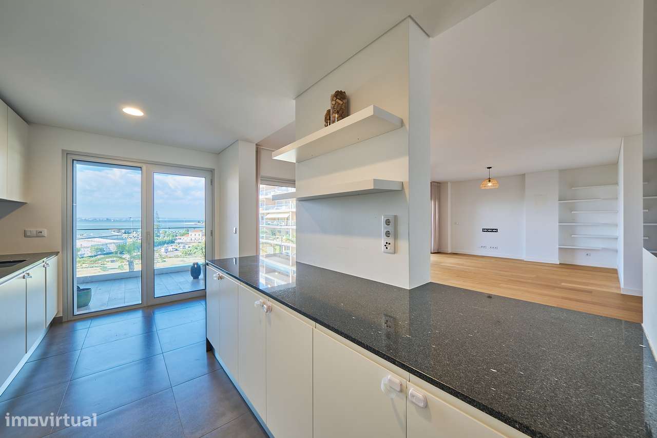T4 Deslumbrante c/ Vista Tejo | One River Seixal-6