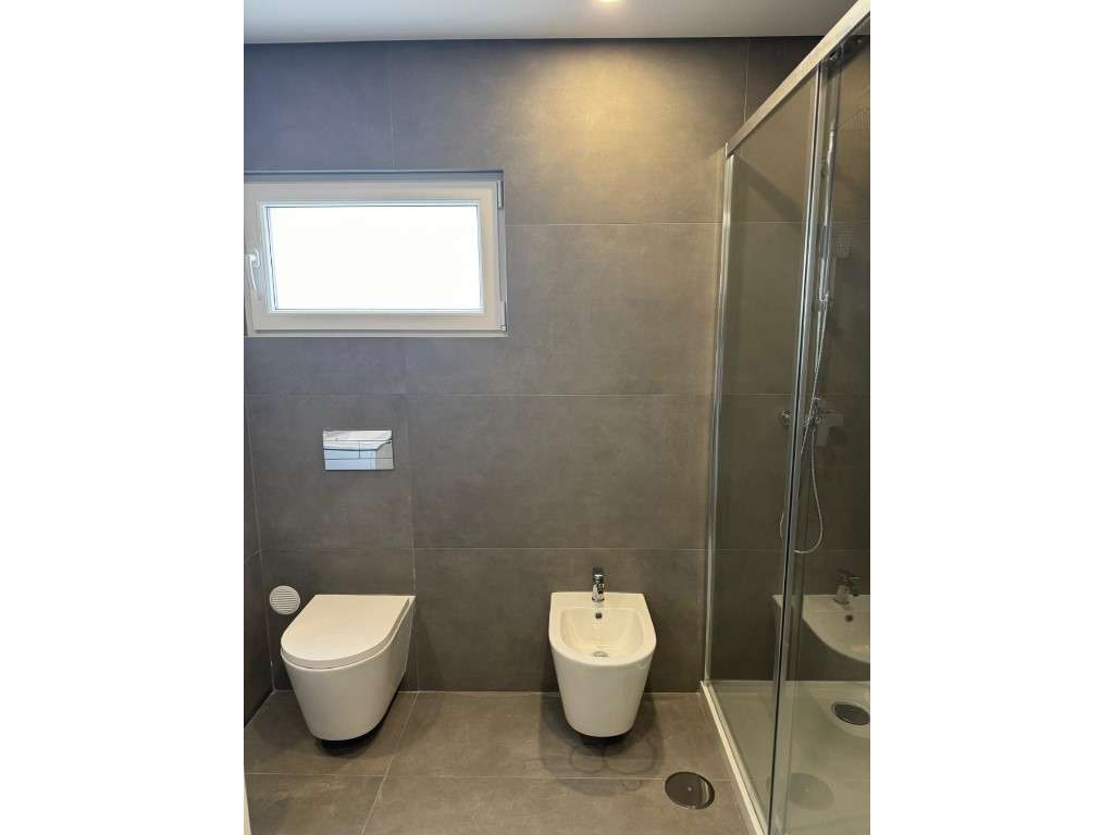 Moradia Estrear T 3 Duplex, excelente localização, e acabamentos-11