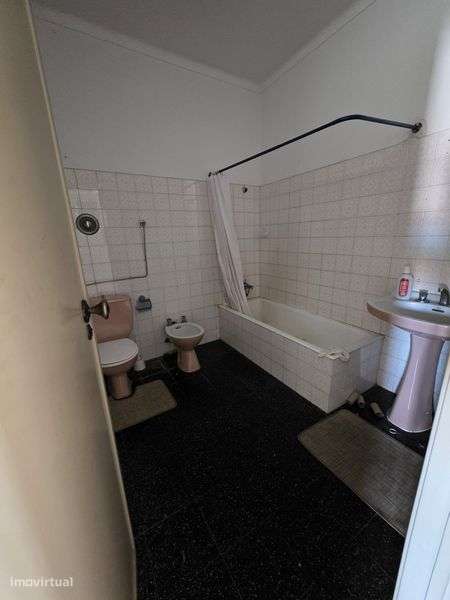 Apartamento T2 Duplex com Áreas amplas na Rua de Angola, Cacém - Grande imagem: 5/8