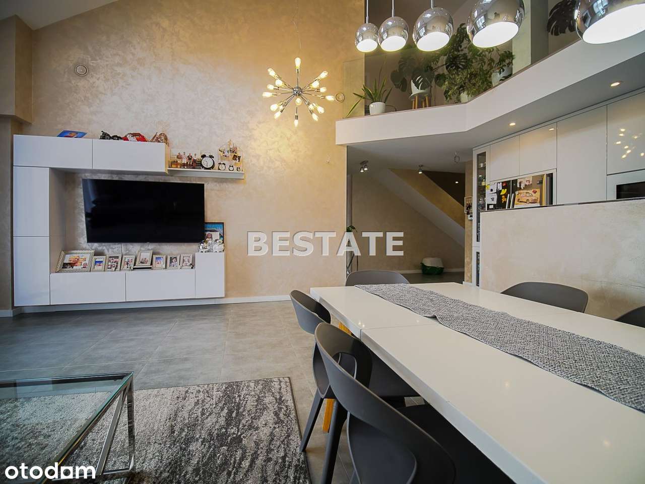 Komfortowy dom z basenem i budynkiem gospodarczym-15