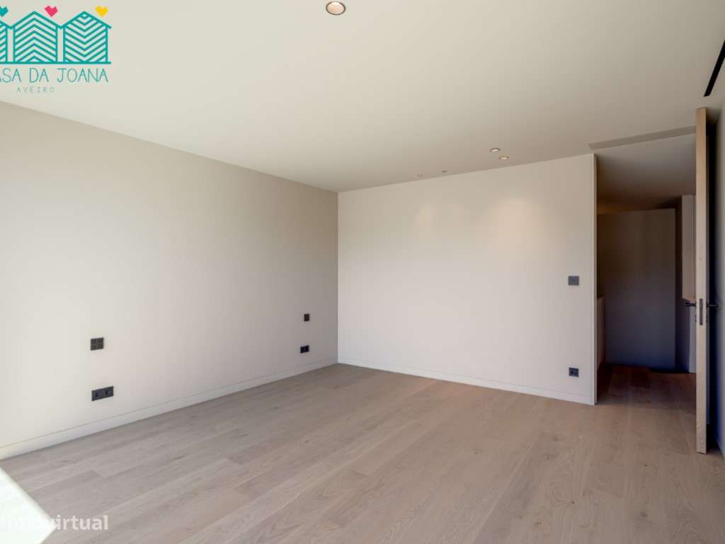 Moradia T5+1 com Piscina em Cascais-21