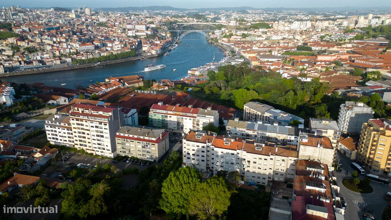 T2 +1 com 102 m² | Varanda | Perto do Metro e Baixa Ribeirinha-31