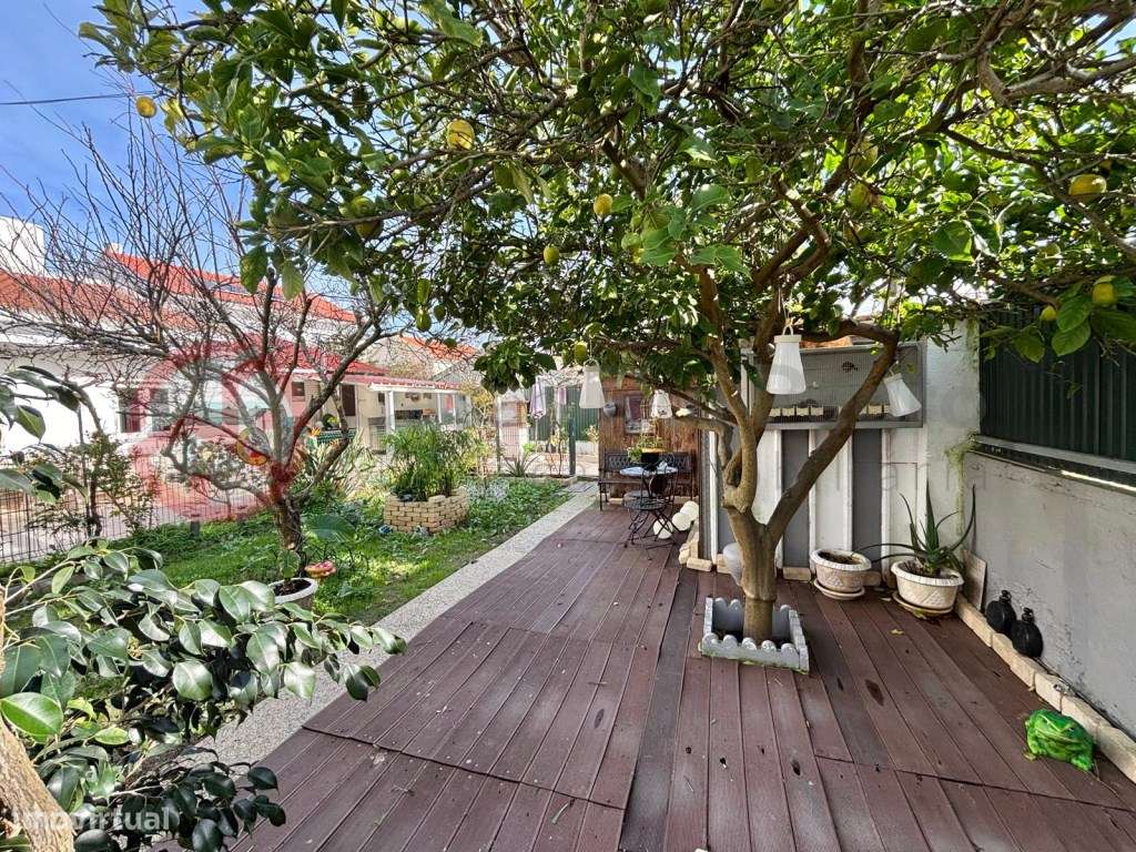 Moradia T2 com anexo, zona de lazer, na Charneca da Caparica-7