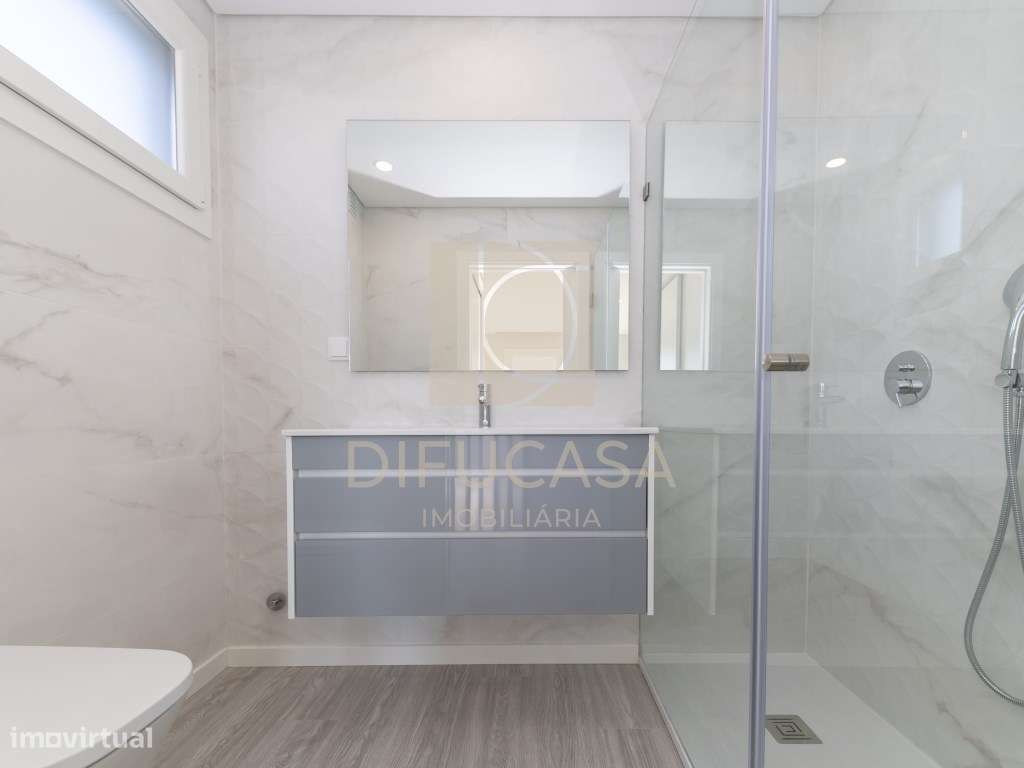 R300 Moradia T3+ 1 (sala de 40m2 localizada centro Fernão Ferro)-33